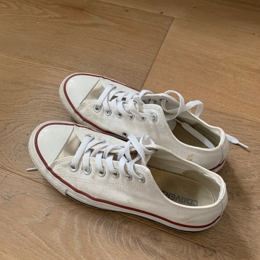 White converse low tops